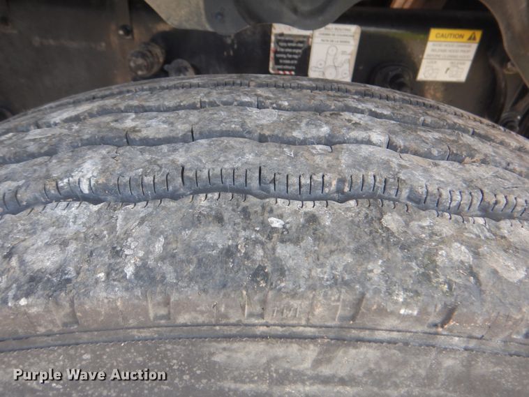 image for item HT9379 2013 Mack CHU613  semi truck