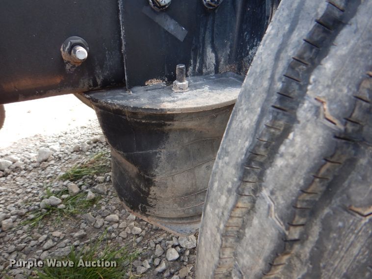 image for item HT9379 2013 Mack CHU613  semi truck