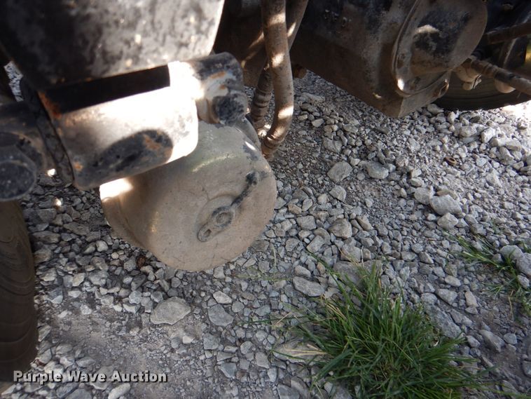 image for item HT9379 2013 Mack CHU613  semi truck