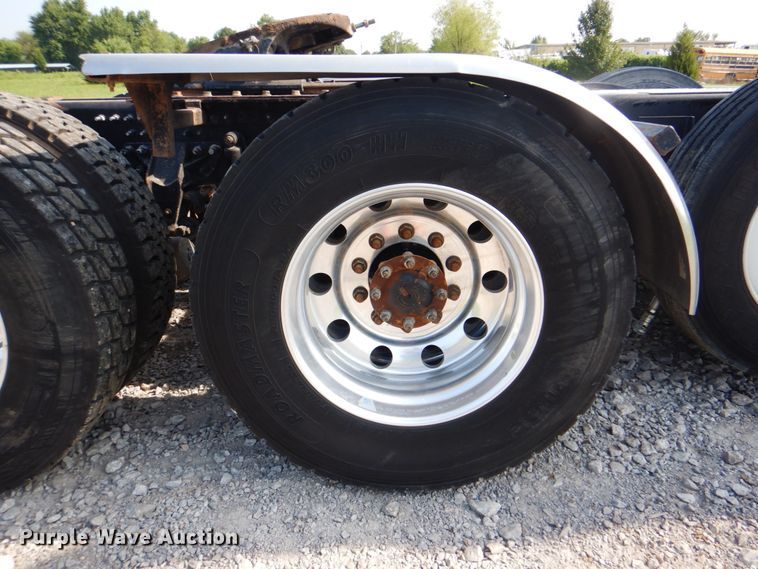 image for item HT9379 2013 Mack CHU613  semi truck