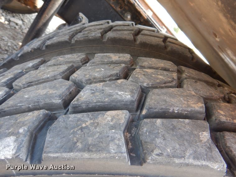 image for item HT9379 2013 Mack CHU613  semi truck