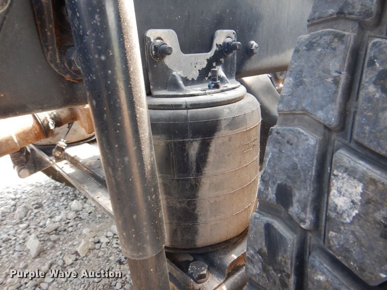 image for item HT9379 2013 Mack CHU613  semi truck