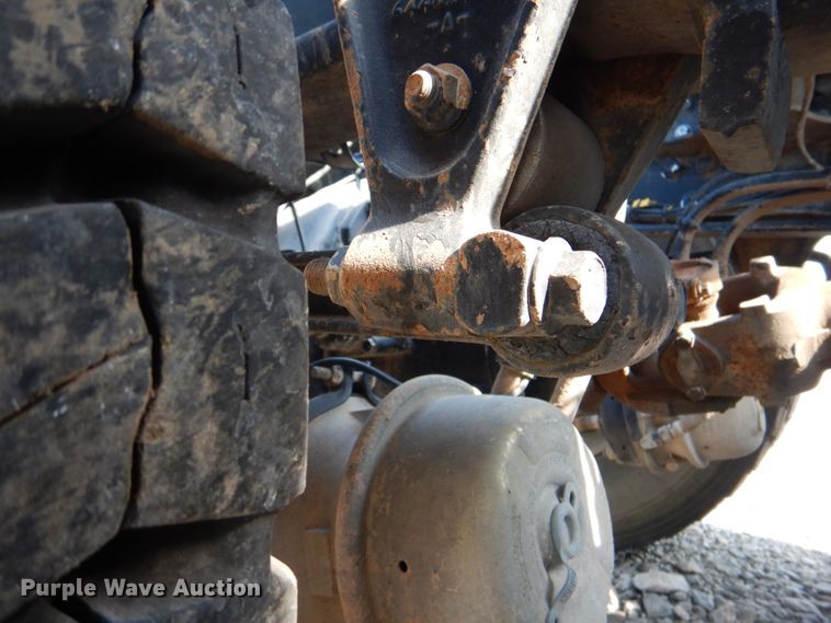 image for item HT9379 2013 Mack CHU613  semi truck