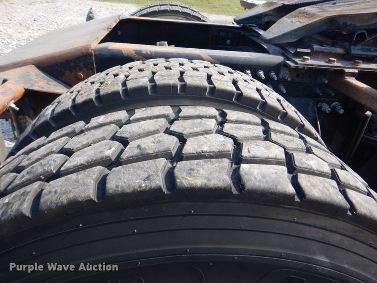 image for item HT9379 2013 Mack CHU613  semi truck