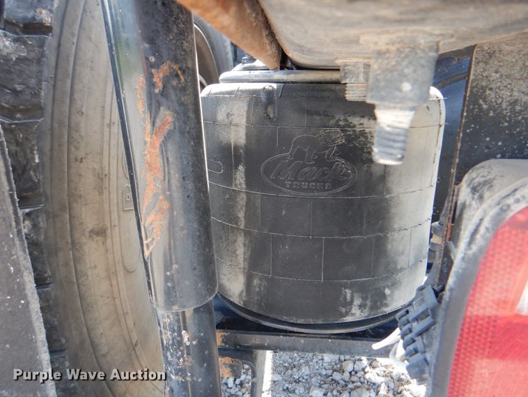 image for item HT9379 2013 Mack CHU613  semi truck