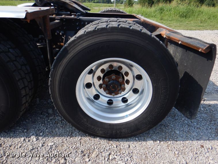 image for item HT9379 2013 Mack CHU613  semi truck