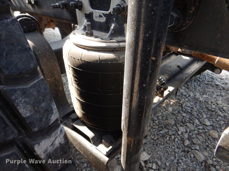 image for item HT9379 2013 Mack CHU613  semi truck