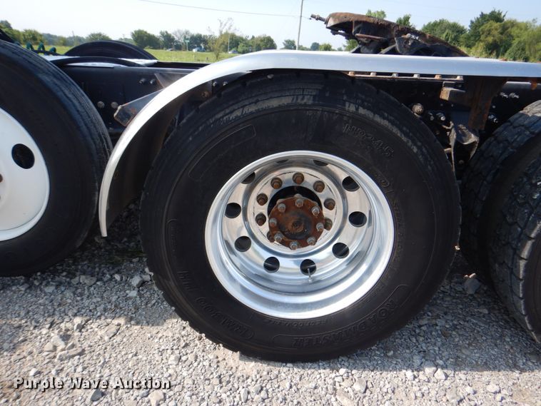 image for item HT9379 2013 Mack CHU613  semi truck