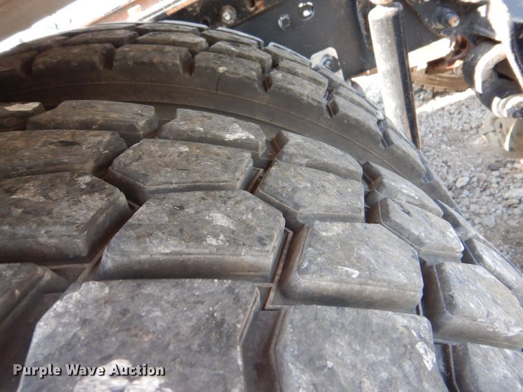 image for item HT9379 2013 Mack CHU613  semi truck