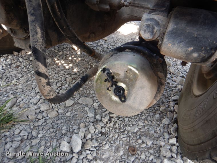 image for item HT9379 2013 Mack CHU613  semi truck