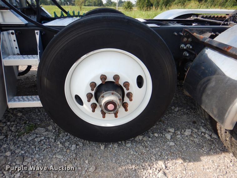 image for item HT9379 2013 Mack CHU613  semi truck