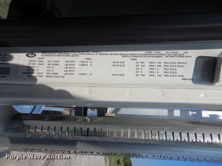 image for item HT9379 2013 Mack CHU613  semi truck