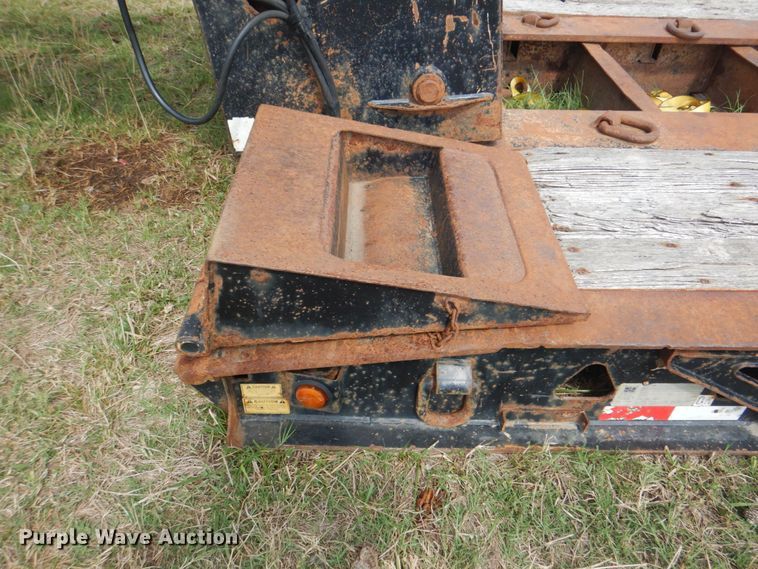 image for item HT9408 2005 Trail King TK110HDG543  lowboy equipment trailer
