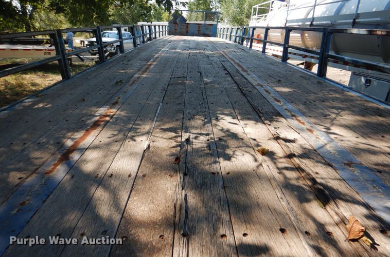 image for item HT9413 2007 Transcraft TL-2000  flatbed trailer