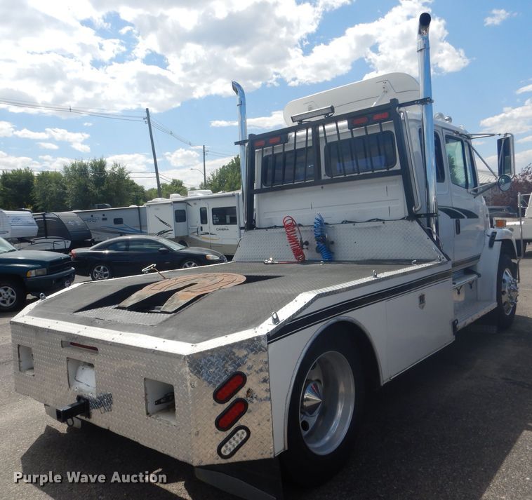 image for item HU9272 2001 Freightliner FL70  semi truck