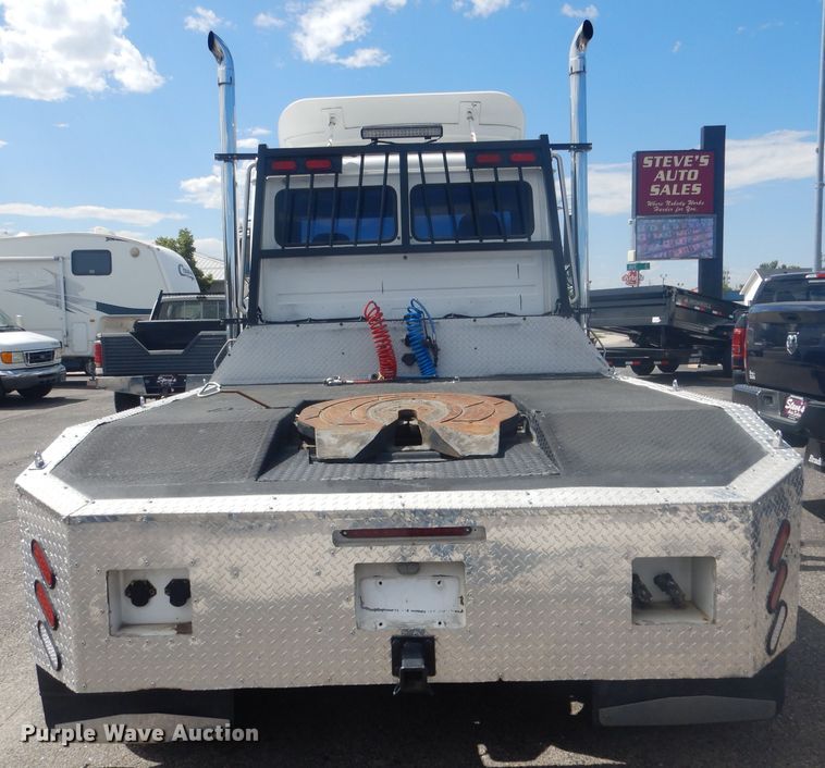 image for item HU9272 2001 Freightliner FL70  semi truck