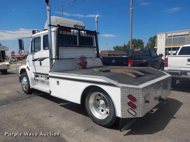 image for item HU9272 2001 Freightliner FL70  semi truck