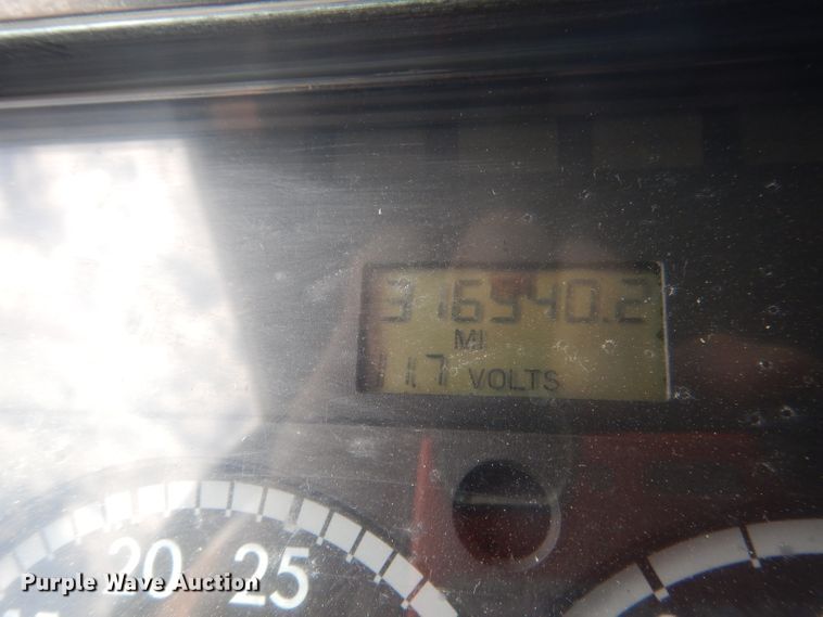 image for item HU9272 2001 Freightliner FL70  semi truck