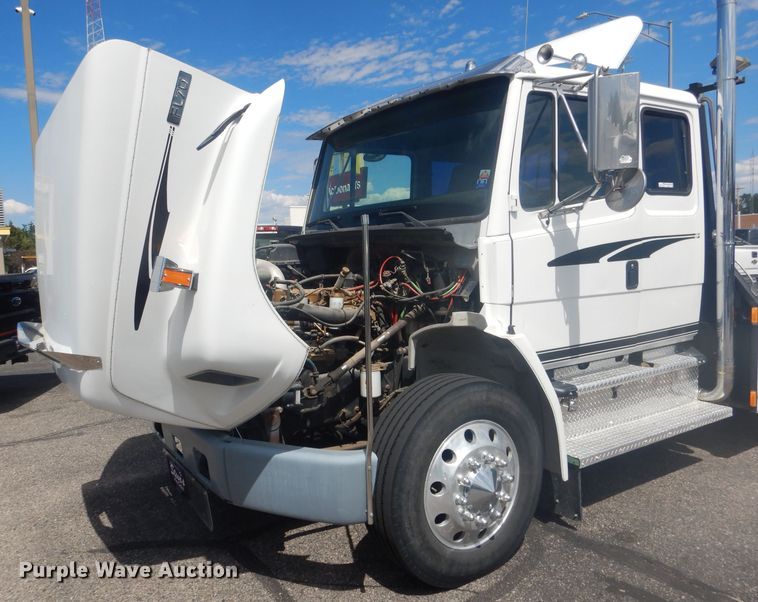 image for item HU9272 2001 Freightliner FL70  semi truck