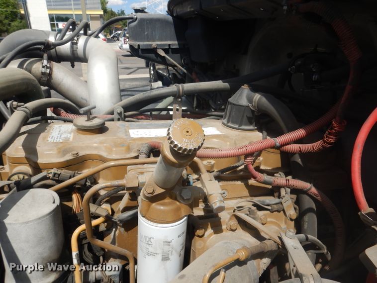 image for item HU9272 2001 Freightliner FL70  semi truck