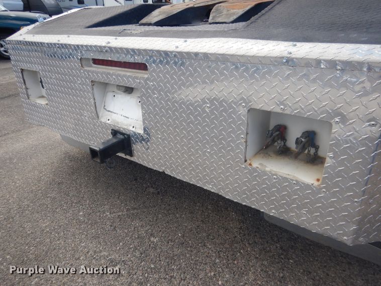 image for item HU9272 2001 Freightliner FL70  semi truck