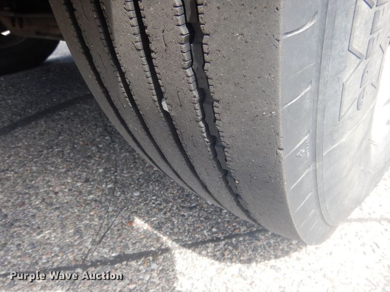 image for item HU9272 2001 Freightliner FL70  semi truck