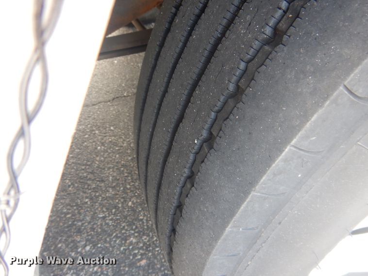 image for item HU9272 2001 Freightliner FL70  semi truck