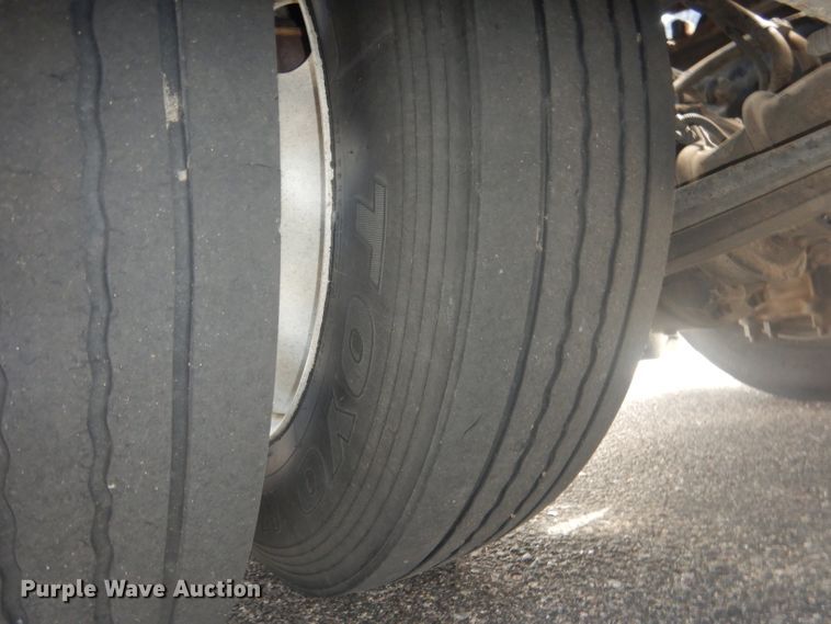 image for item HU9272 2001 Freightliner FL70  semi truck