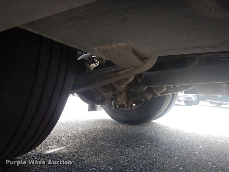 image for item HU9272 2001 Freightliner FL70  semi truck