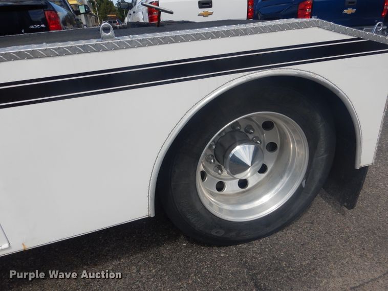 image for item HU9272 2001 Freightliner FL70  semi truck