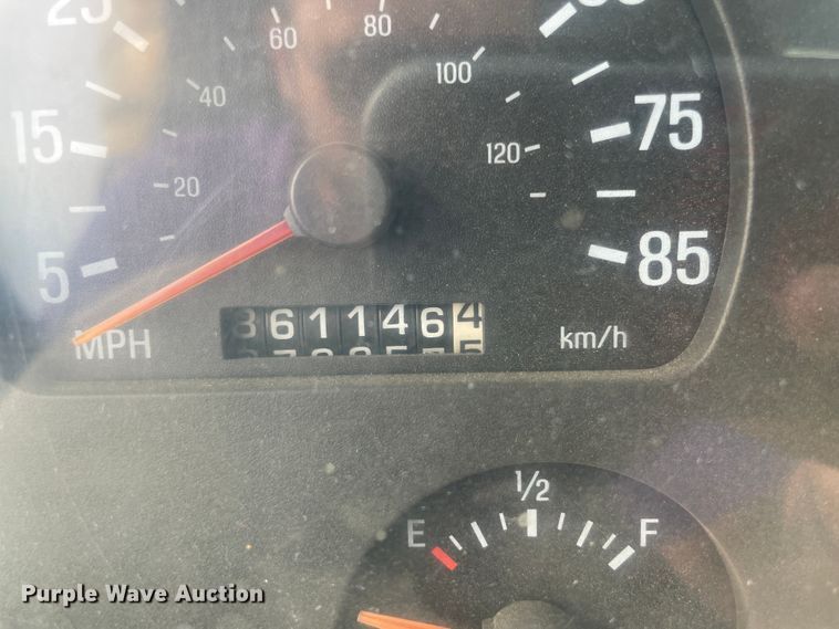 image for item IC9274 1998 Ford LA9000  semi truck