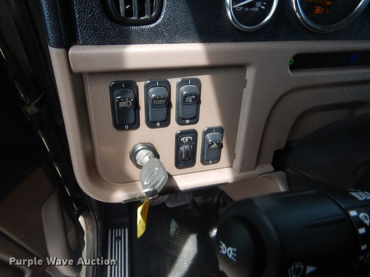 image for item IN9519 2013 Peterbilt 384  semi truck