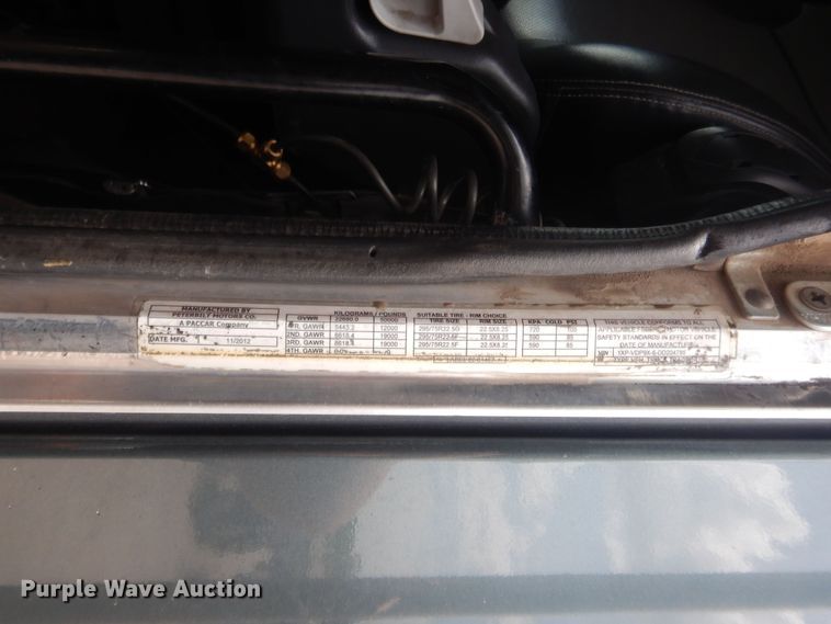 image for item IN9519 2013 Peterbilt 384  semi truck