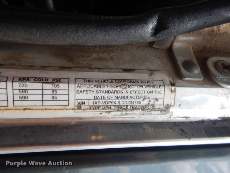 image for item IN9519 2013 Peterbilt 384  semi truck