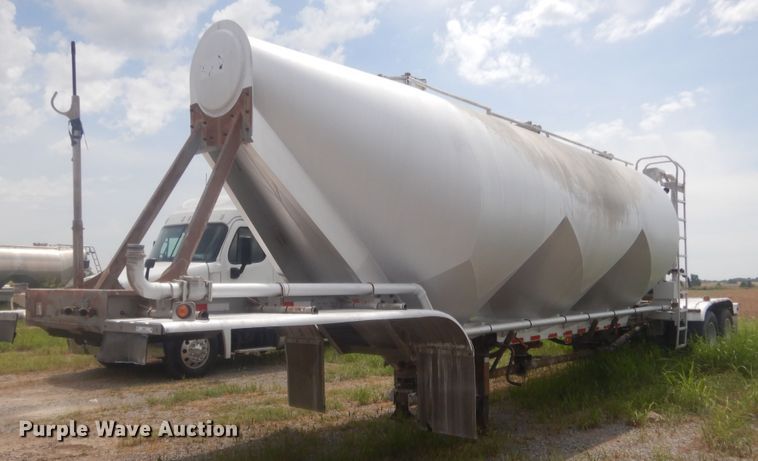 image for item IN9520 2000 Stephens  pneumatic dry bulk trailer