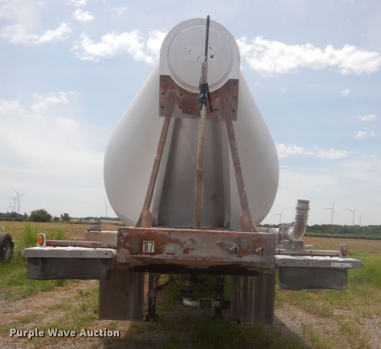 image for item IN9520 2000 Stephens  pneumatic dry bulk trailer