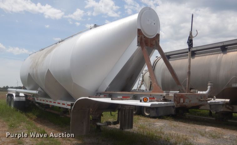 image for item IN9520 2000 Stephens  pneumatic dry bulk trailer