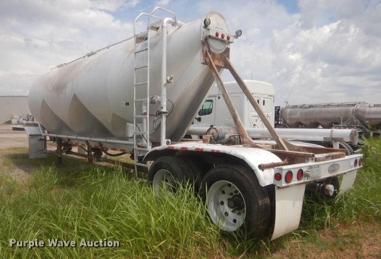 image for item IN9520 2000 Stephens  pneumatic dry bulk trailer