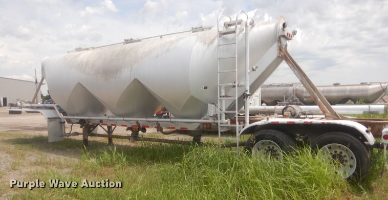 image for item IN9520 2000 Stephens  pneumatic dry bulk trailer