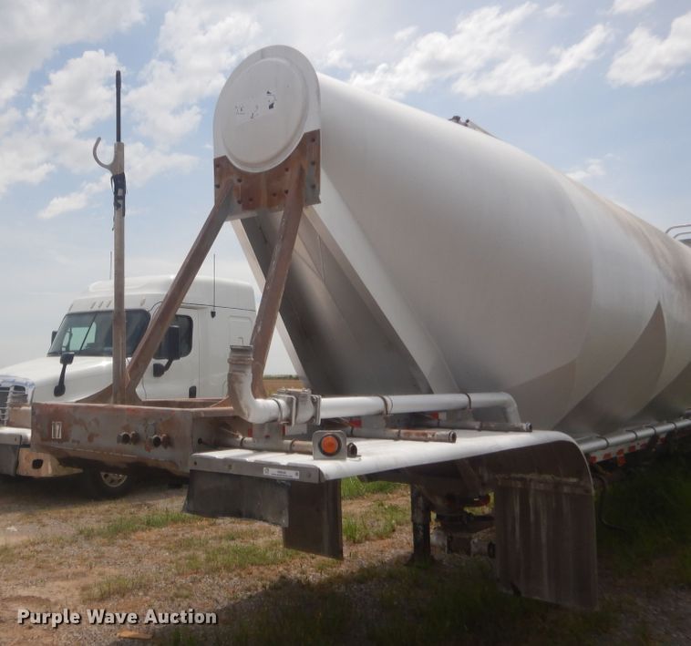 image for item IN9520 2000 Stephens  pneumatic dry bulk trailer