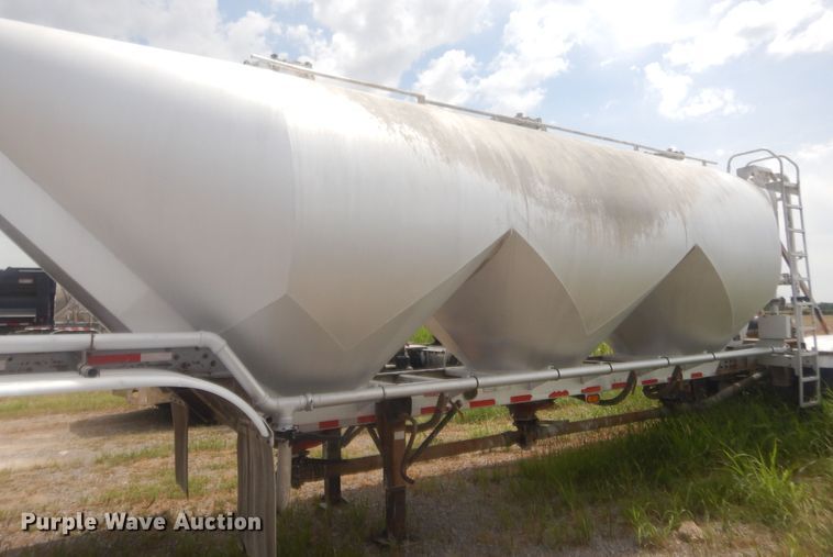 image for item IN9520 2000 Stephens  pneumatic dry bulk trailer