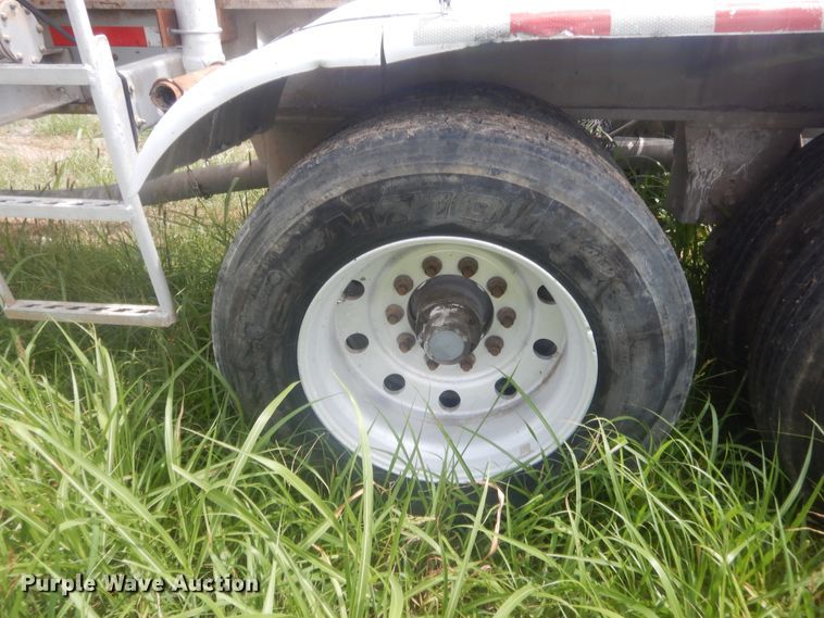 image for item IN9520 2000 Stephens  pneumatic dry bulk trailer