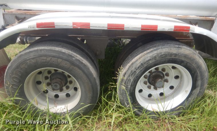 image for item IN9520 2000 Stephens  pneumatic dry bulk trailer