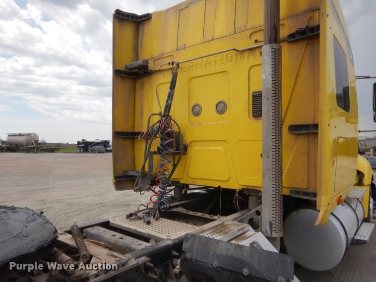 image for item IN9521 2011 International ProStar  semi truck