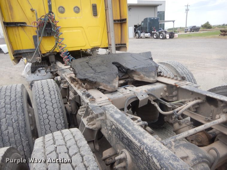 image for item IN9521 2011 International ProStar  semi truck