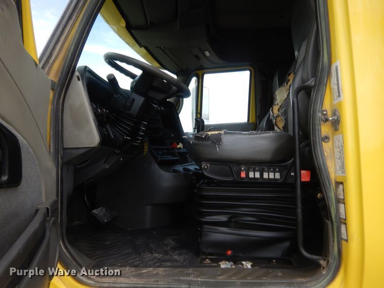 image for item IN9521 2011 International ProStar  semi truck