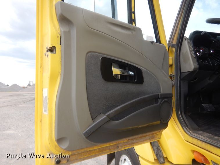 image for item IN9521 2011 International ProStar  semi truck