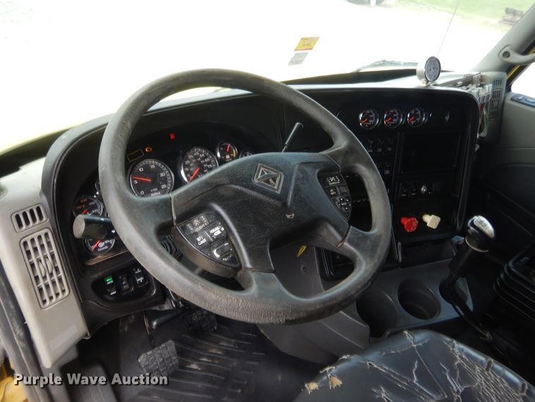 image for item IN9521 2011 International ProStar  semi truck