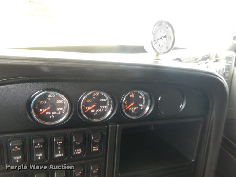 image for item IN9521 2011 International ProStar  semi truck