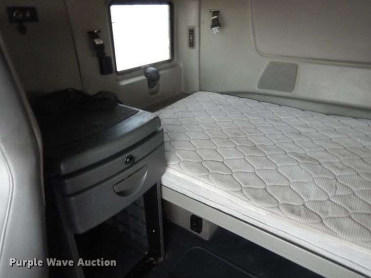 image for item IN9521 2011 International ProStar  semi truck